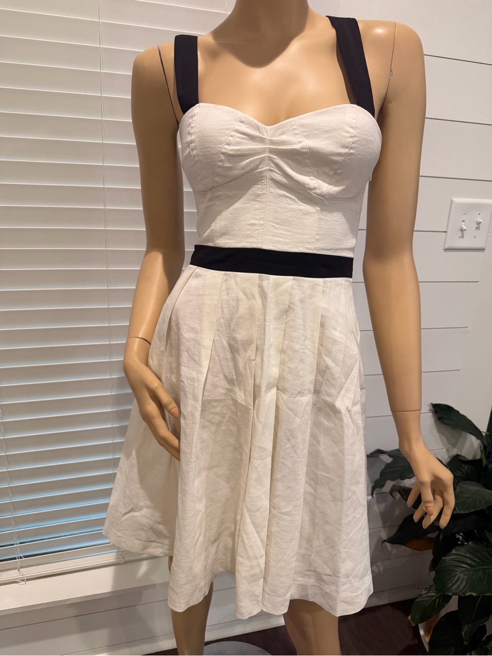 bebe strapless sweetheart fit-and-flare dress (cream/black) size 2